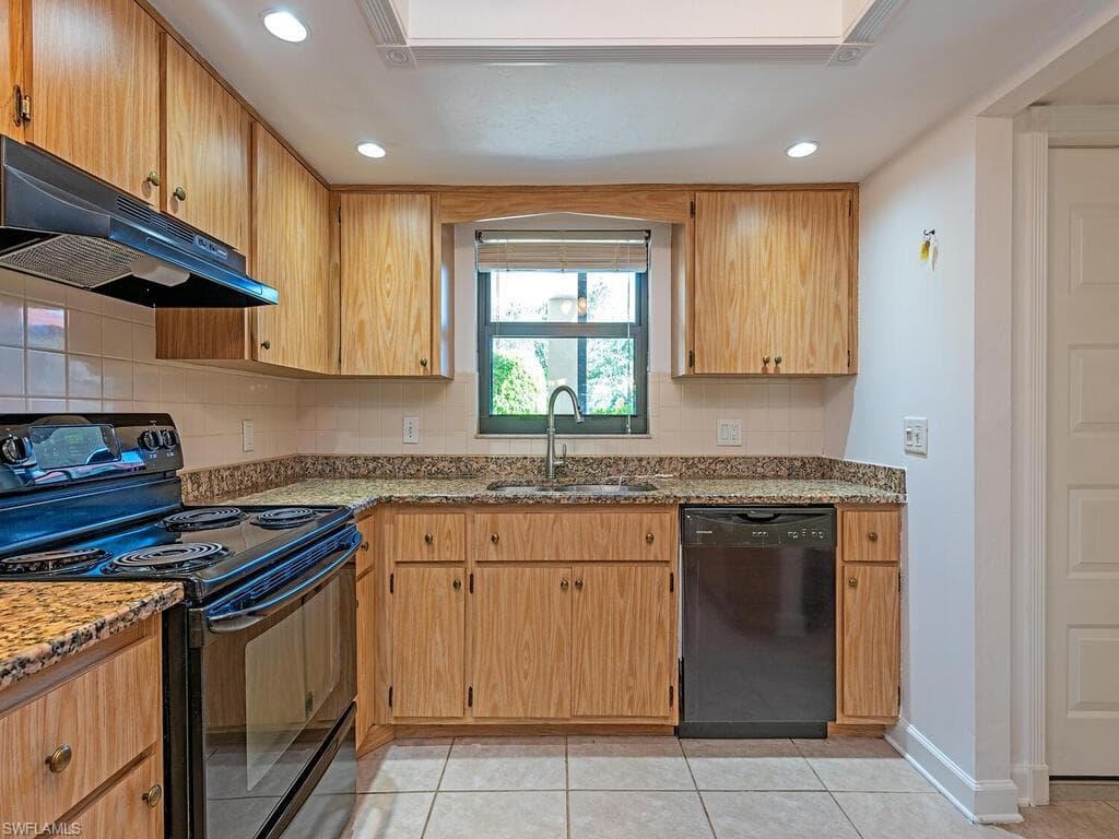 4955 Pepper Cir B102, Naples, FL 34113-4
