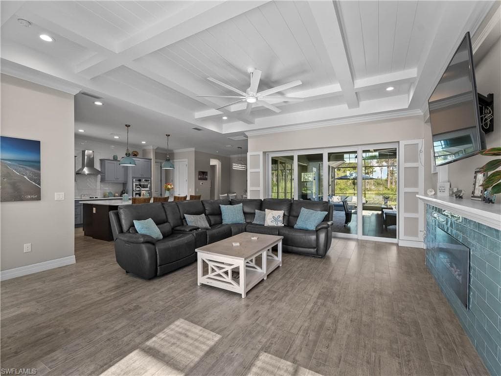 9016 Falcon Ct, Venice, FL 34293-15