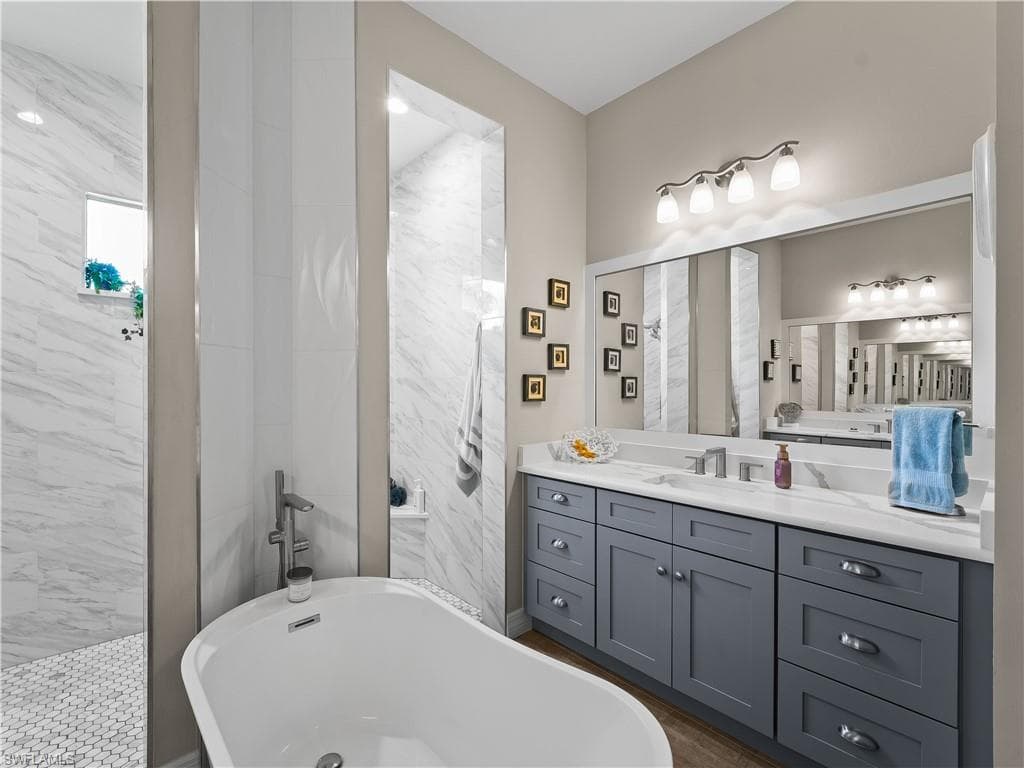 9016 Falcon Ct, Venice, FL 34293-33