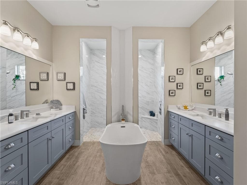 9016 Falcon Ct, Venice, FL 34293-34