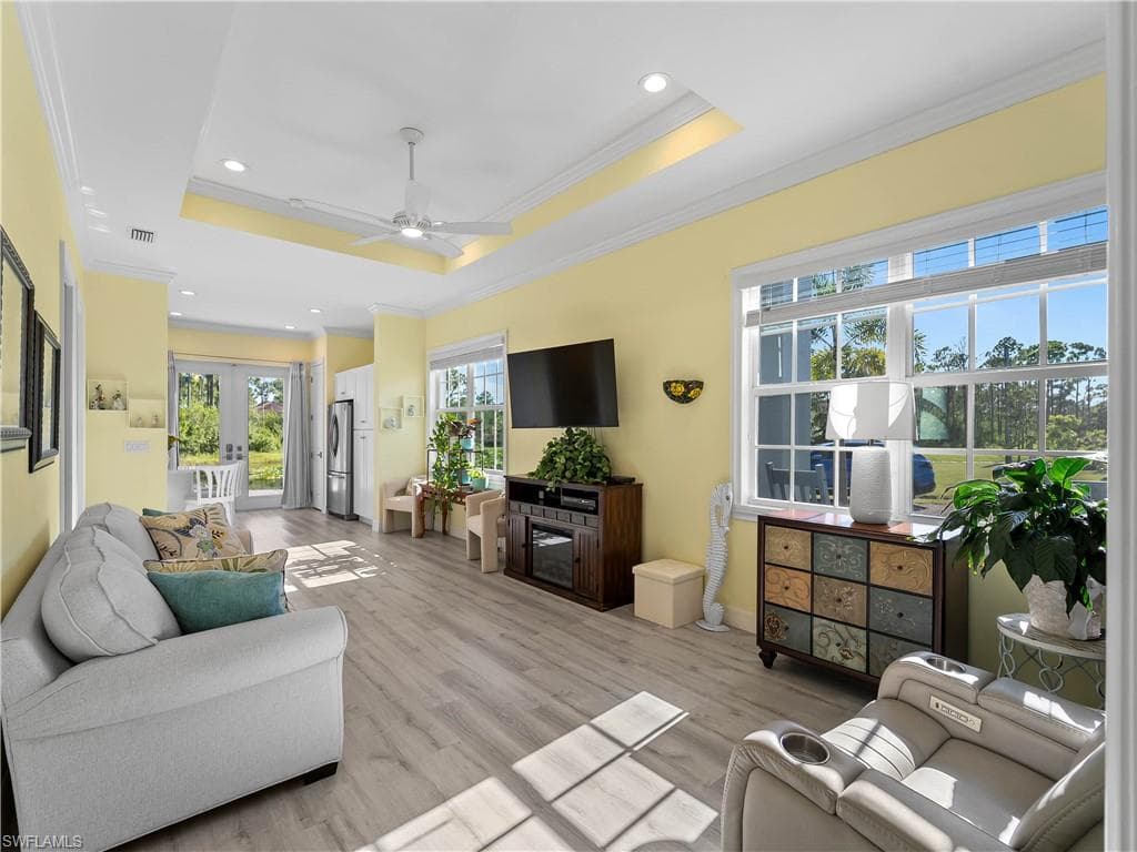 9016 Falcon Ct, Venice, FL 34293-37