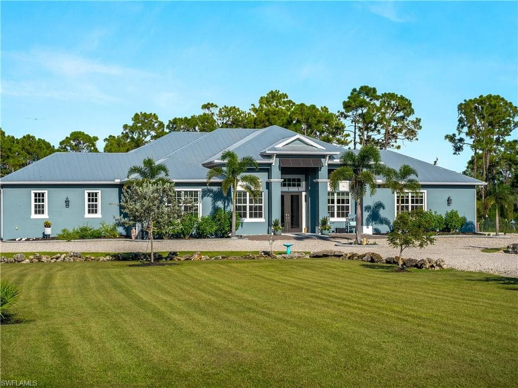 9016 Falcon Ct, Venice, FL 34293-3