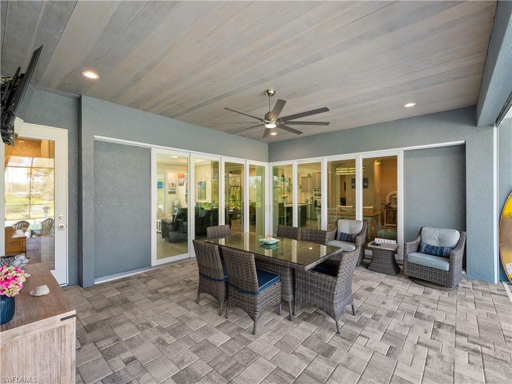 9016 Falcon Ct, Venice, FL 34293-47
