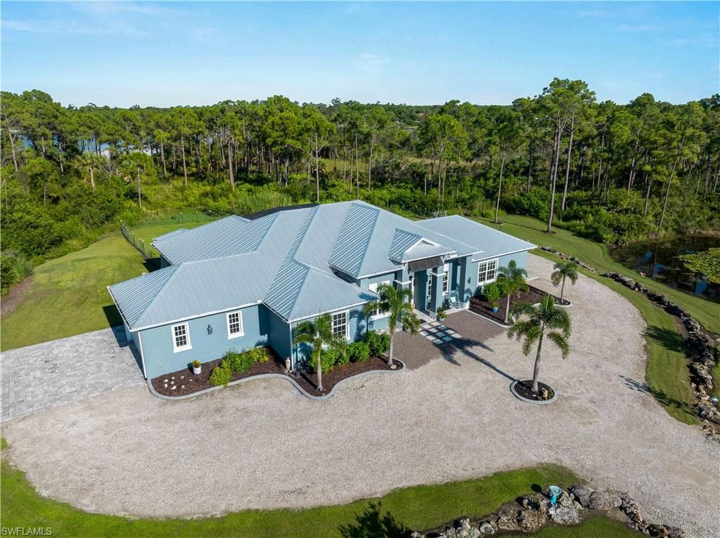 9016 Falcon Ct, Venice, FL 34293-5