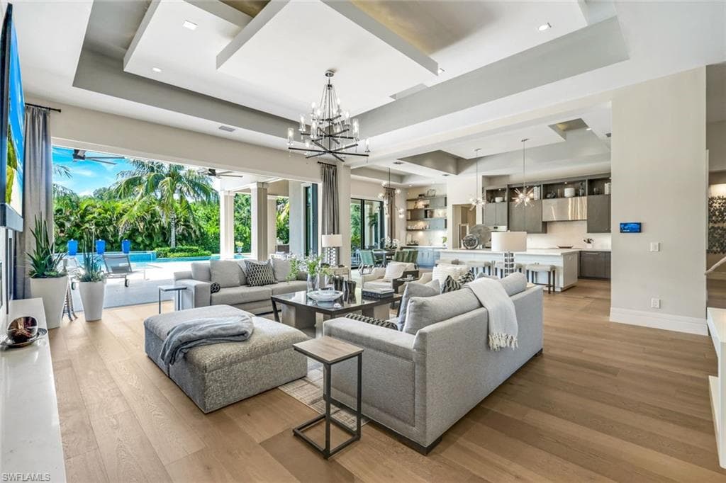 112 Hickory Rd, Naples, FL 34108-13