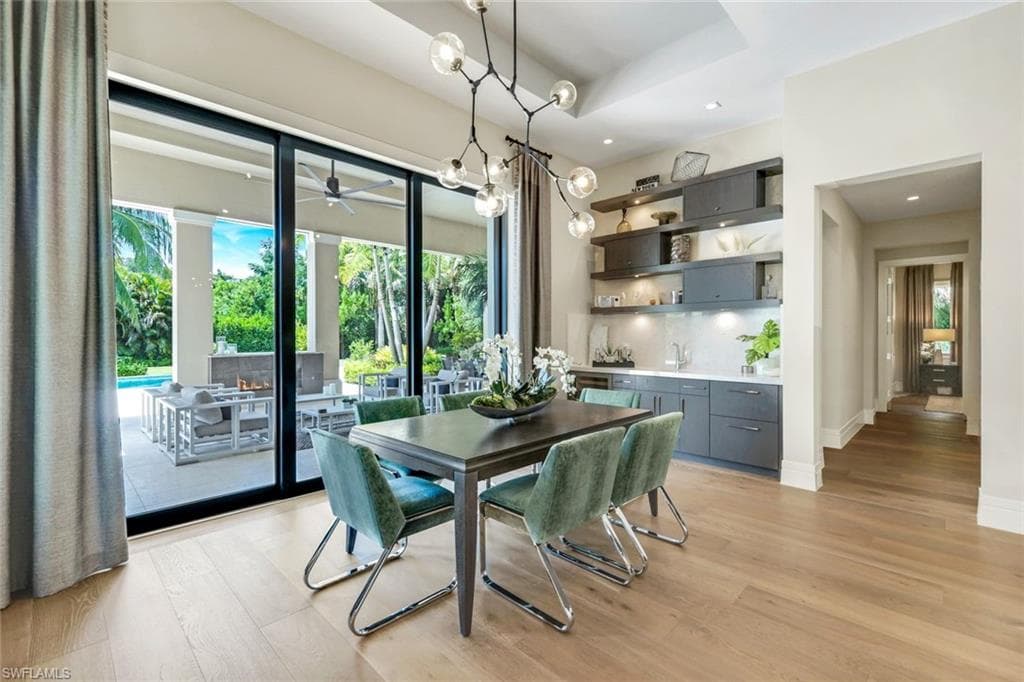 112 Hickory Rd, Naples, FL 34108-21