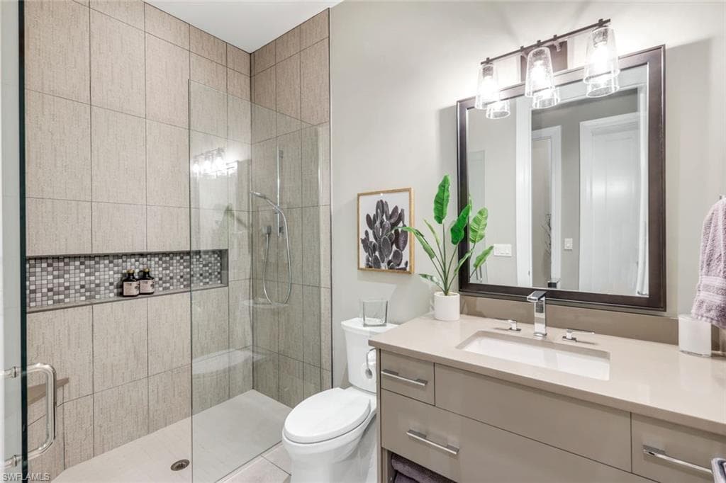112 Hickory Rd, Naples, FL 34108-29