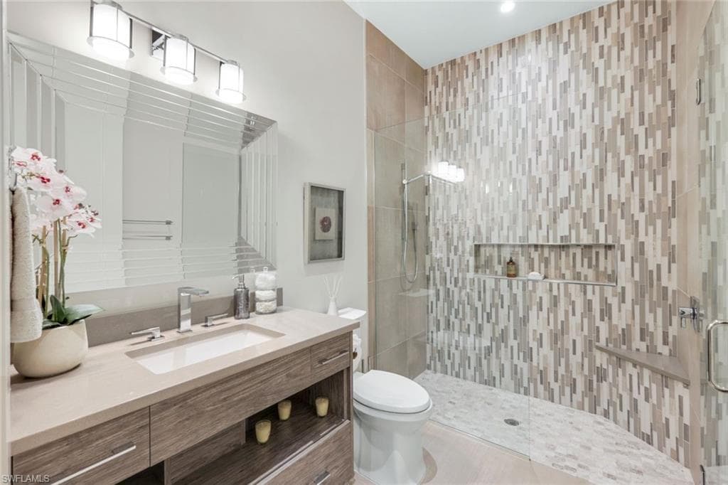 112 Hickory Rd, Naples, FL 34108-31