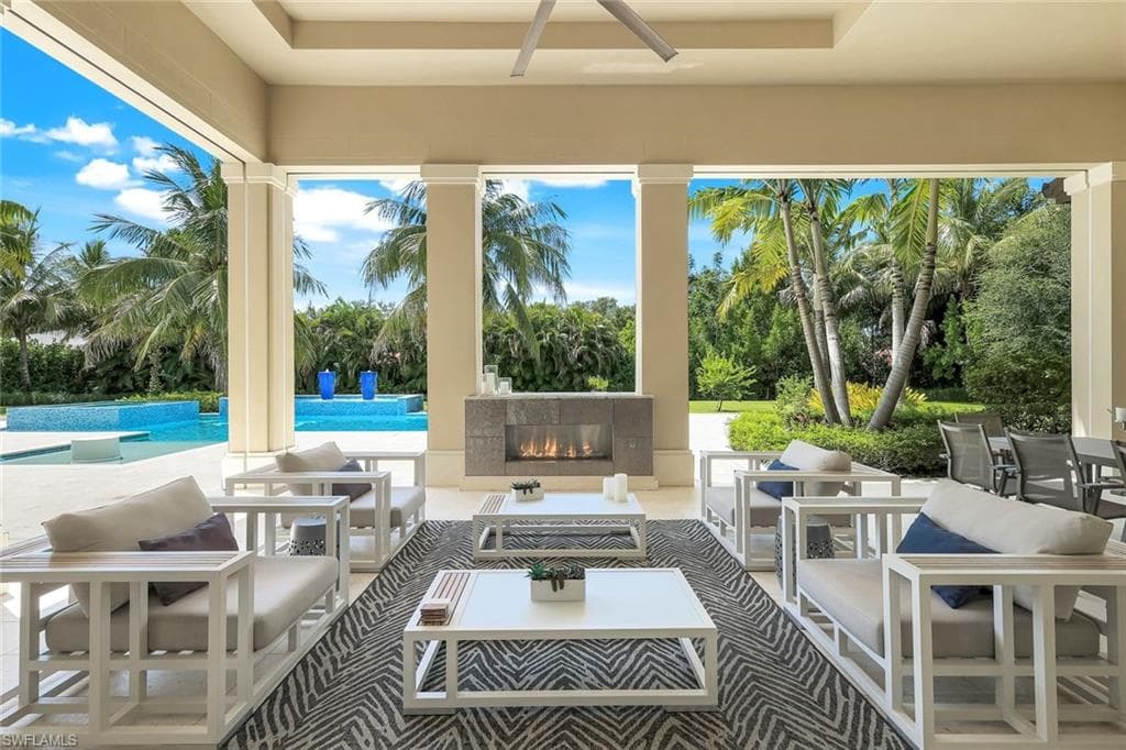 112 Hickory Rd, Naples, FL 34108-3
