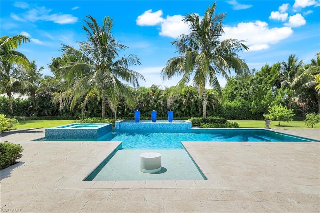 112 Hickory Rd, Naples, FL 34108-42