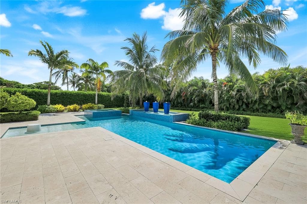 112 Hickory Rd, Naples, FL 34108-43