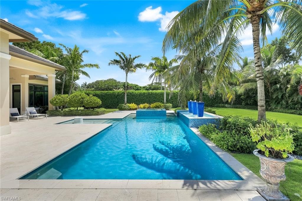 112 Hickory Rd, Naples, FL 34108-44