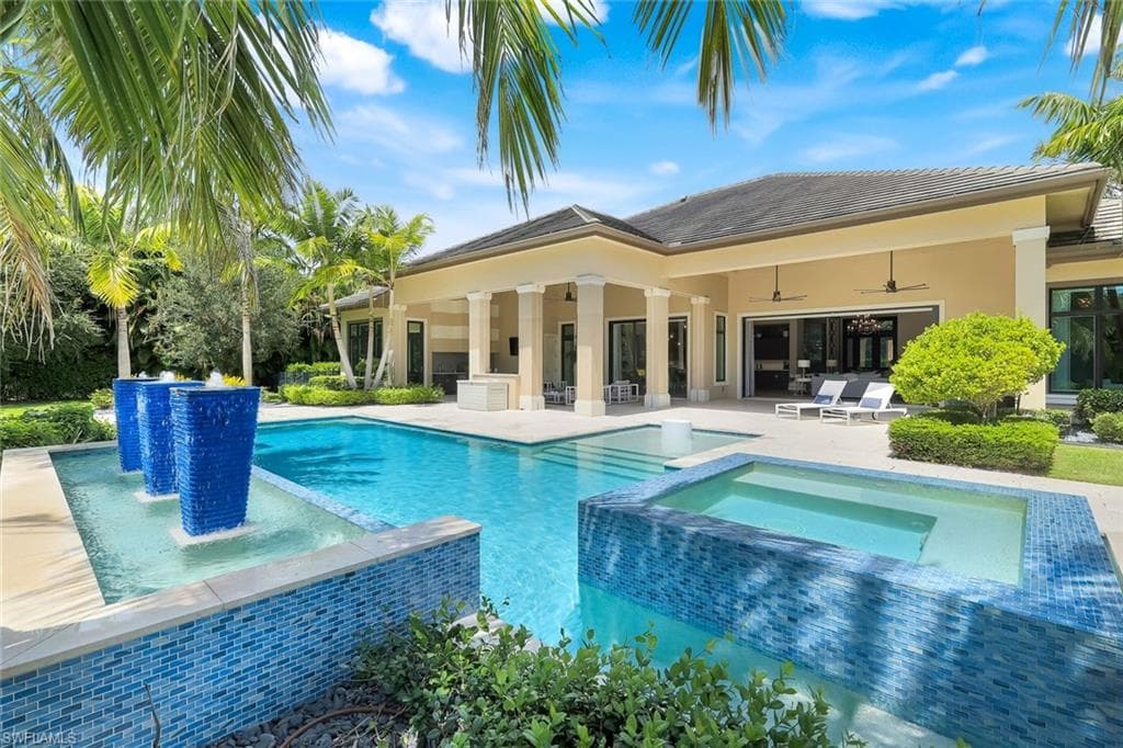 112 Hickory Rd, Naples, FL 34108-4