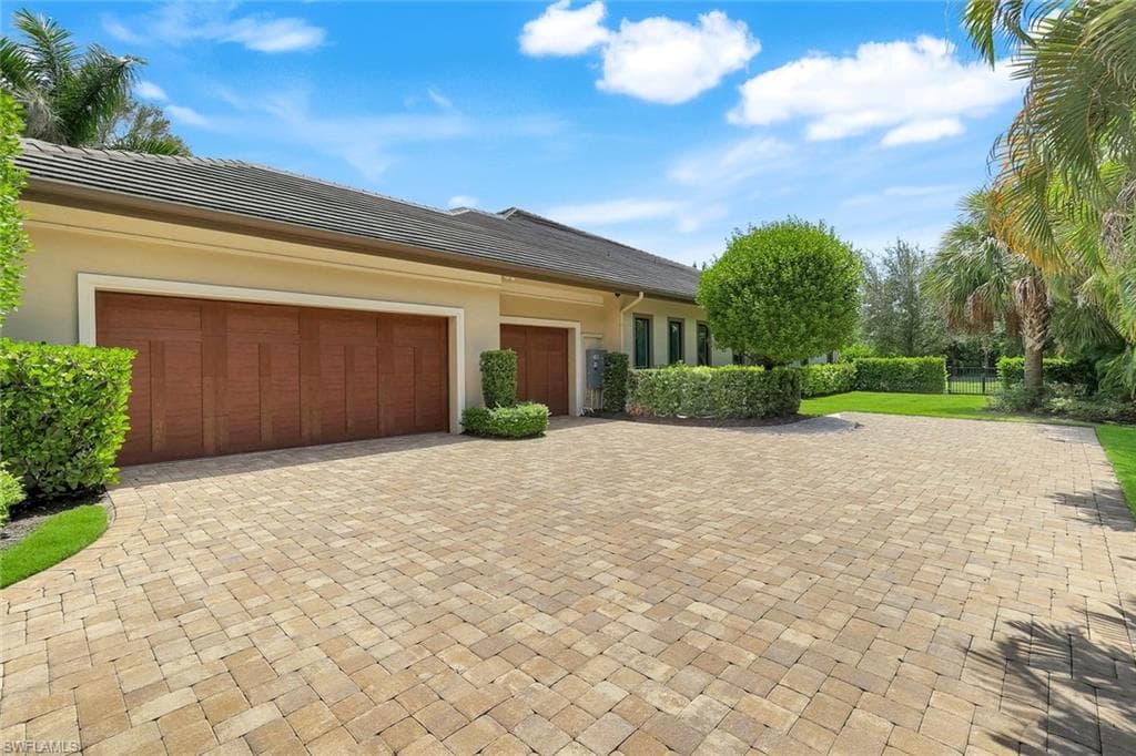 112 Hickory Rd, Naples, FL 34108-50