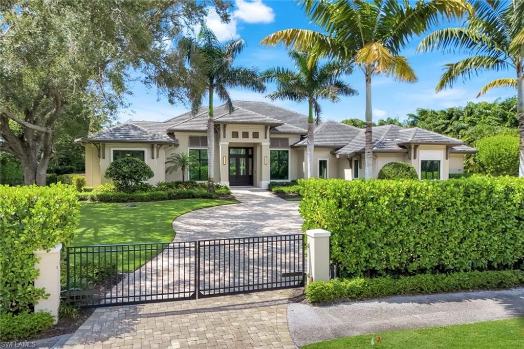 112 Hickory Rd, Naples, FL 34108-5