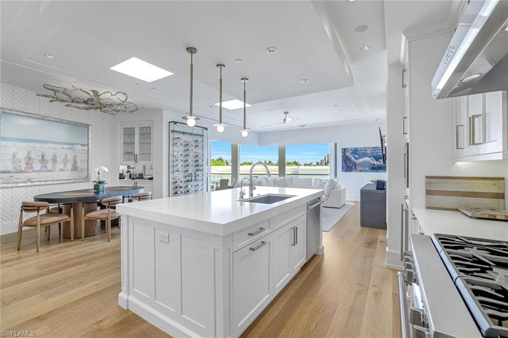 382 12th Ave S 4, Naples, FL 34102-11