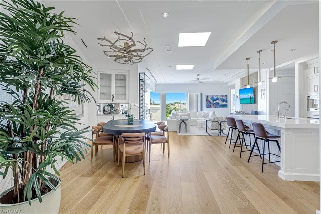 382 12th Ave S 4, Naples, FL 34102-13