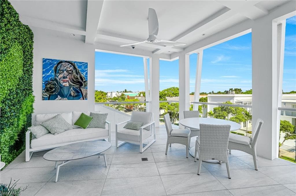 382 12th Ave S 4, Naples, FL 34102-23