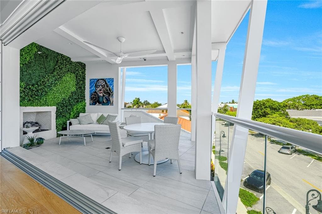 382 12th Ave S 4, Naples, FL 34102-24
