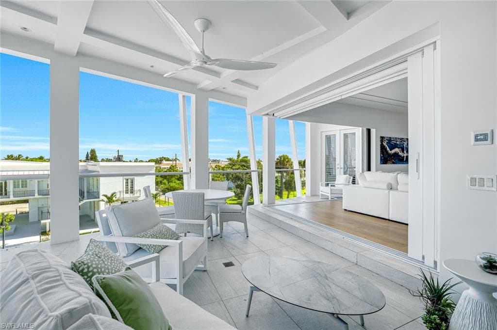 382 12th Ave S 4, Naples, FL 34102-26