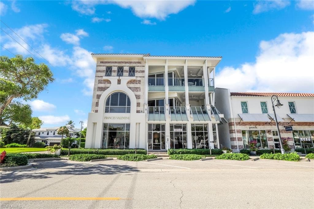 382 12th Ave S 4, Naples, FL 34102-2