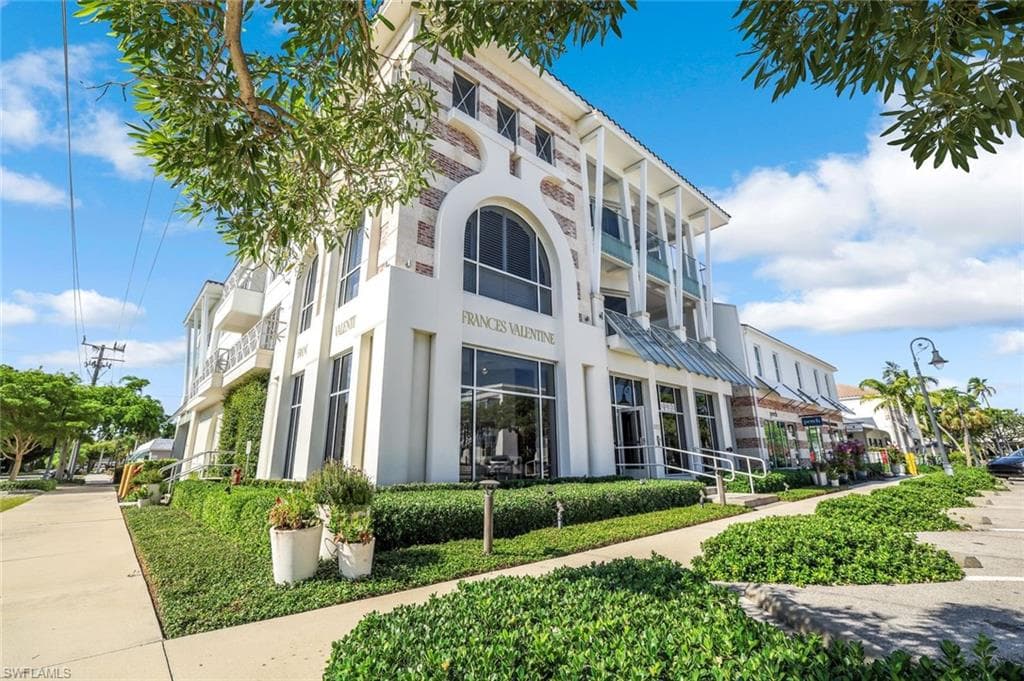 382 12th Ave S 4, Naples, FL 34102-3