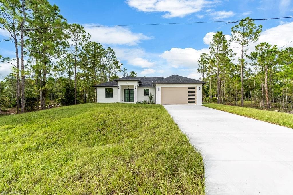 529 Allison St E, Lehigh Acres, FL 33974-1