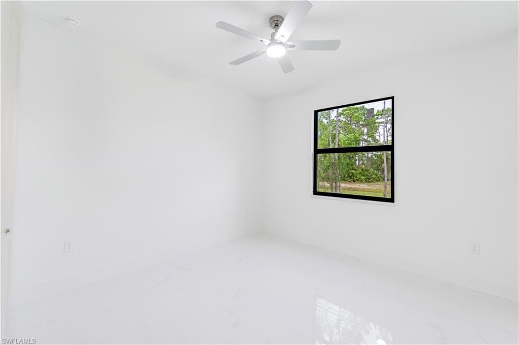 529 Allison St E, Lehigh Acres, FL 33974-27
