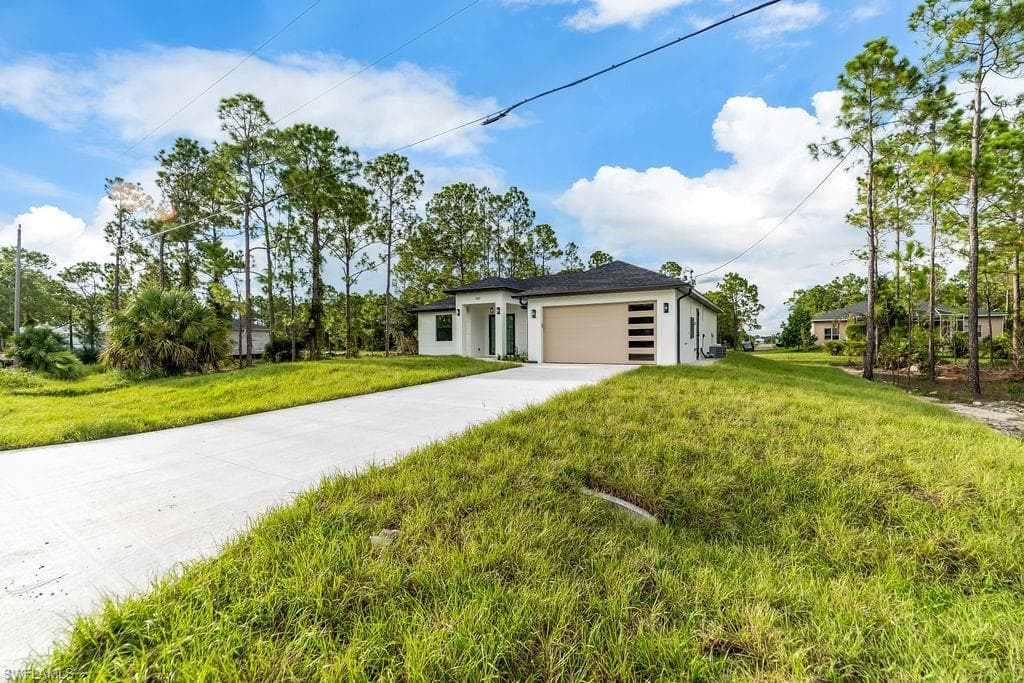 529 Allison St E, Lehigh Acres, FL 33974-3