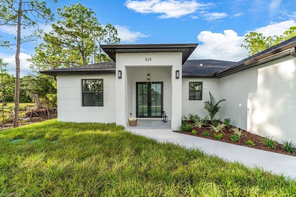 529 Allison St E, Lehigh Acres, FL 33974-4