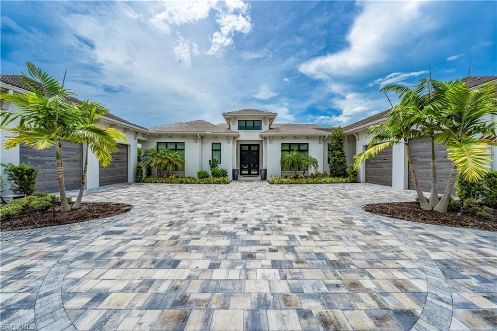 6253 Highcroft Dr, Naples, FL 34119-1