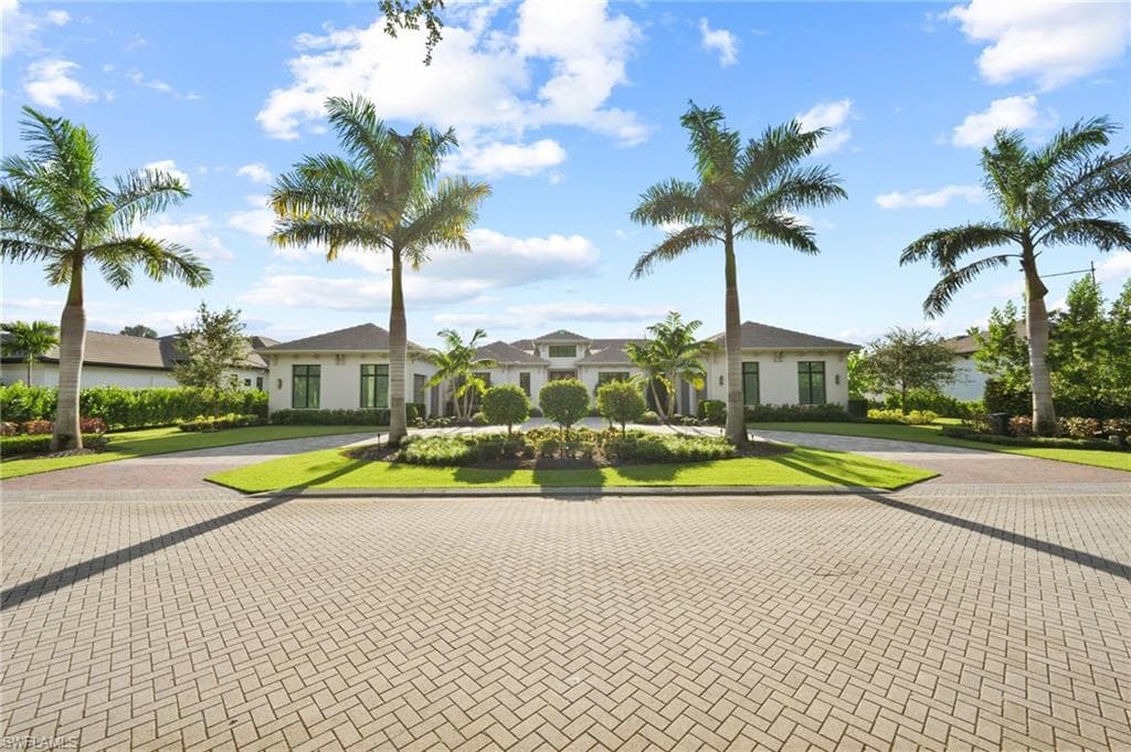 6253 Highcroft Dr, Naples, FL 34119-3