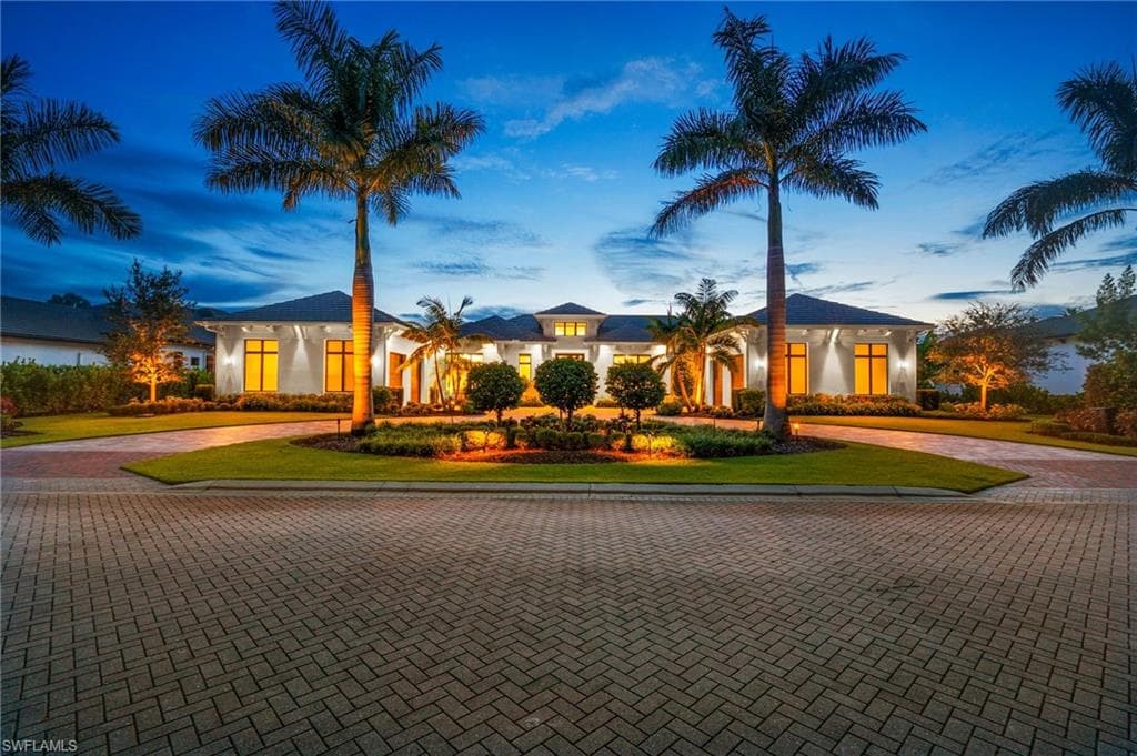 6253 Highcroft Dr, Naples, FL 34119-5