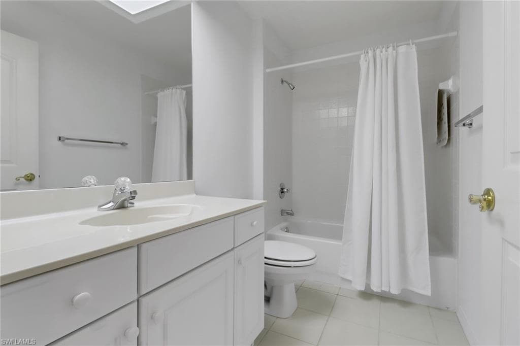 6180 Reserve Cir 203, Naples, FL 34119-20
