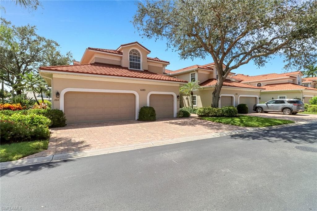 6180 Reserve Cir 203, Naples, FL 34119-22
