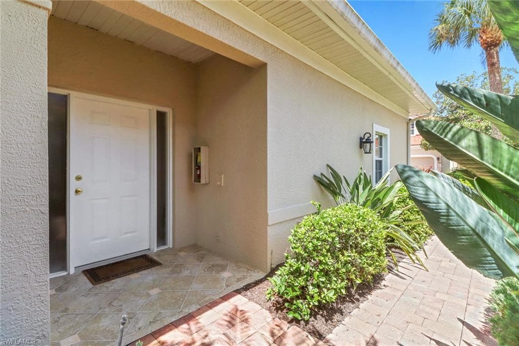 6180 Reserve Cir 203, Naples, FL 34119-23
