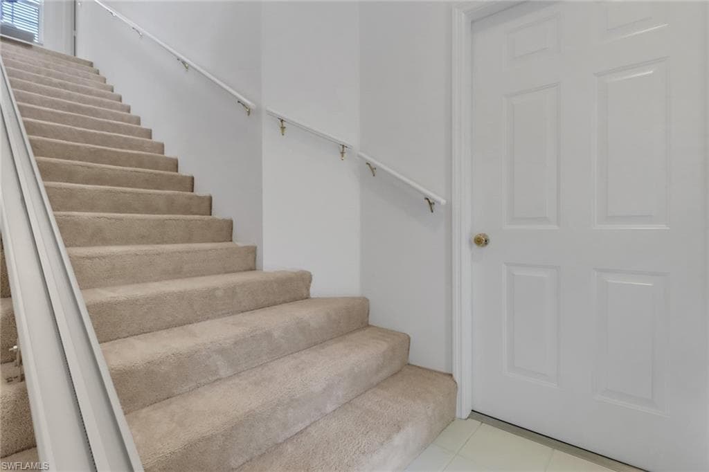 6180 Reserve Cir 203, Naples, FL 34119-24