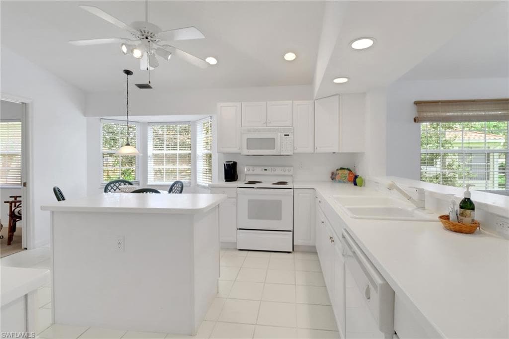 6180 Reserve Cir 203, Naples, FL 34119-6