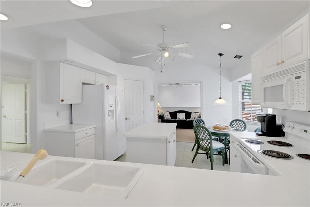 6180 Reserve Cir 203, Naples, FL 34119-7