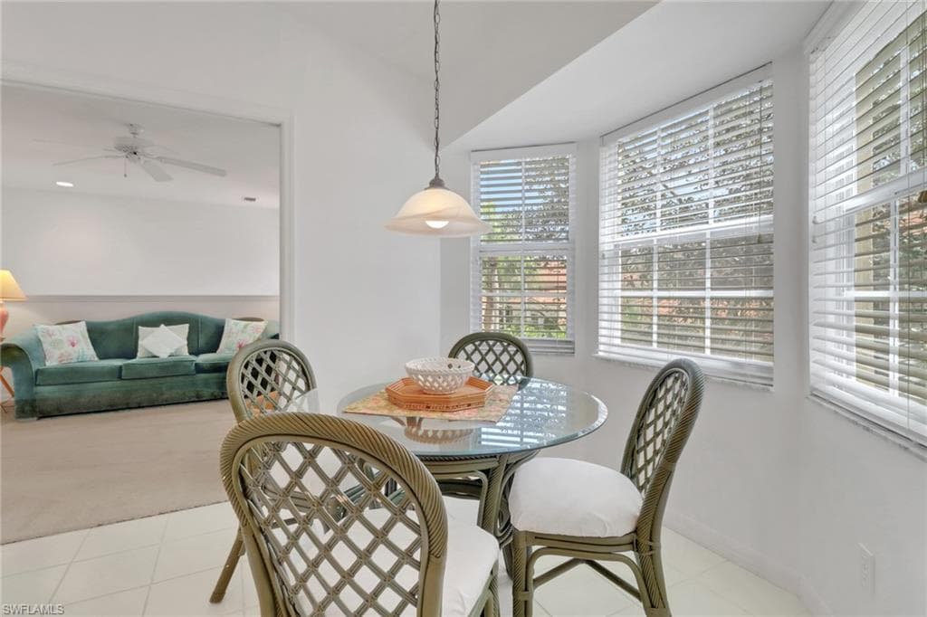 6180 Reserve Cir 203, Naples, FL 34119-8