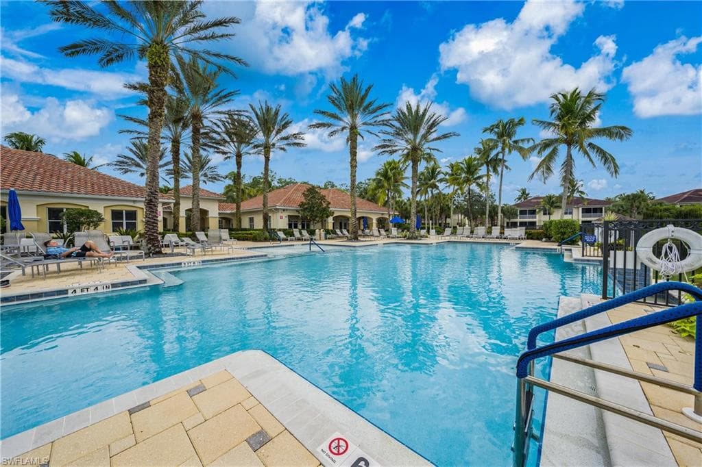 1760 Tarpon Bay Dr S 102, Naples, FL 34119-30