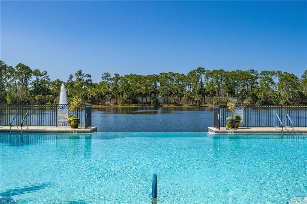 1760 Tarpon Bay Dr S 102, Naples, FL 34119-3