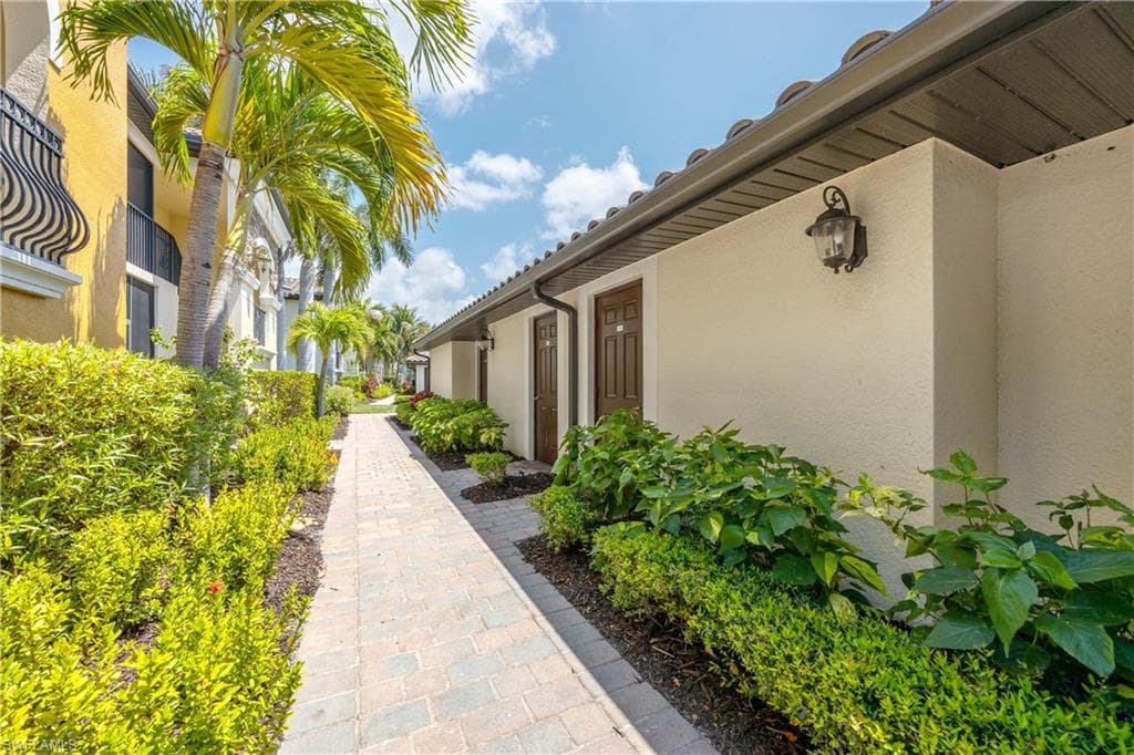 9517 Avellino Way 2215, Naples, FL 34113-26