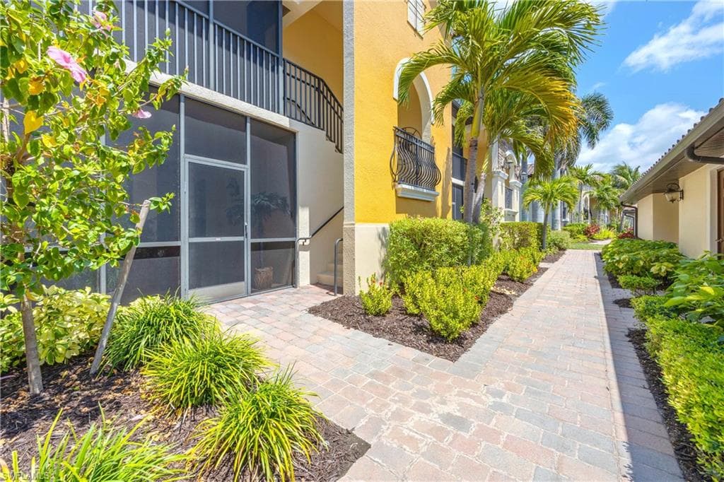 9517 Avellino Way 2215, Naples, FL 34113-27