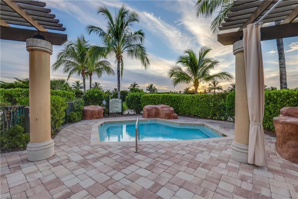 9517 Avellino Way 2215, Naples, FL 34113-41