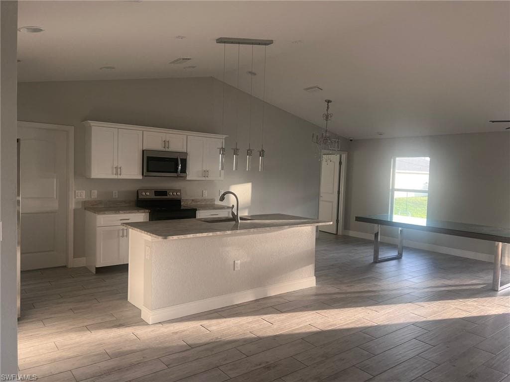 2422 21st Ave, Cape Coral, FL 33993-19