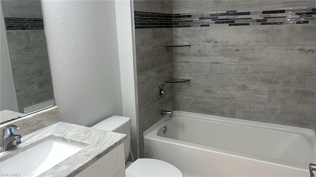 2422 21st Ave, Cape Coral, FL 33993-30
