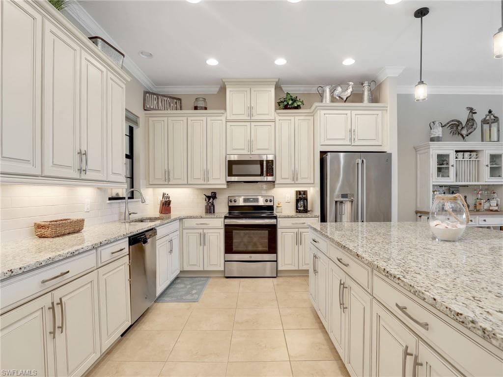 9685 Montelanico Loop SE 202, Naples, FL 34119-9