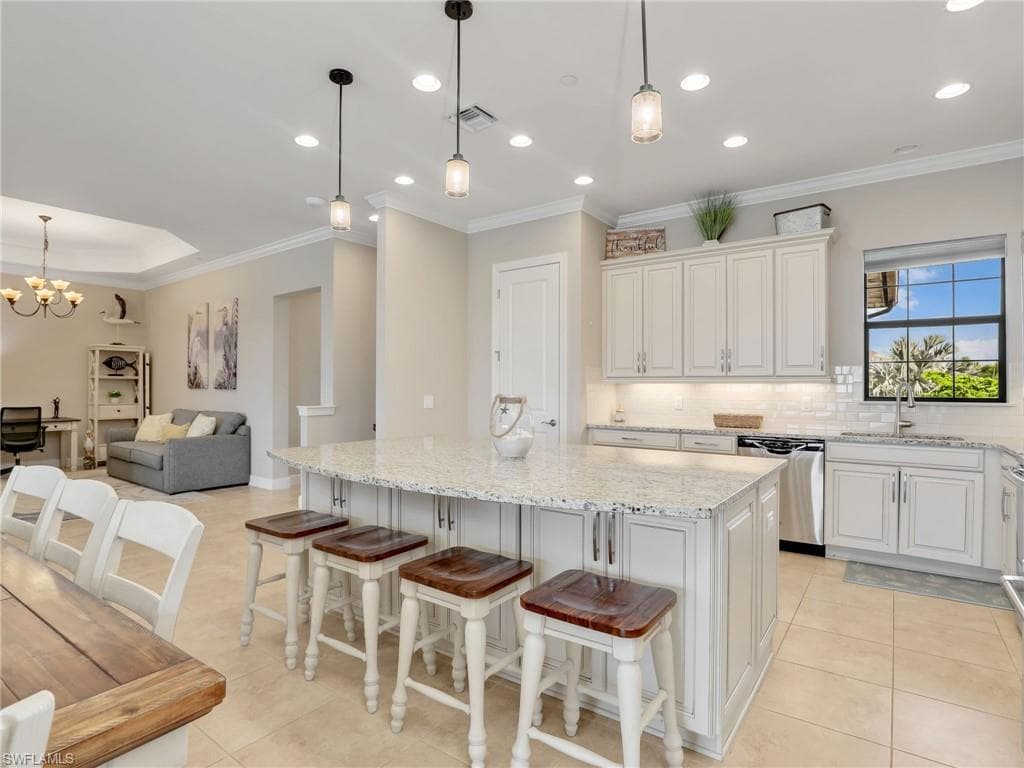 9685 Montelanico Loop SE 202, Naples, FL 34119-8
