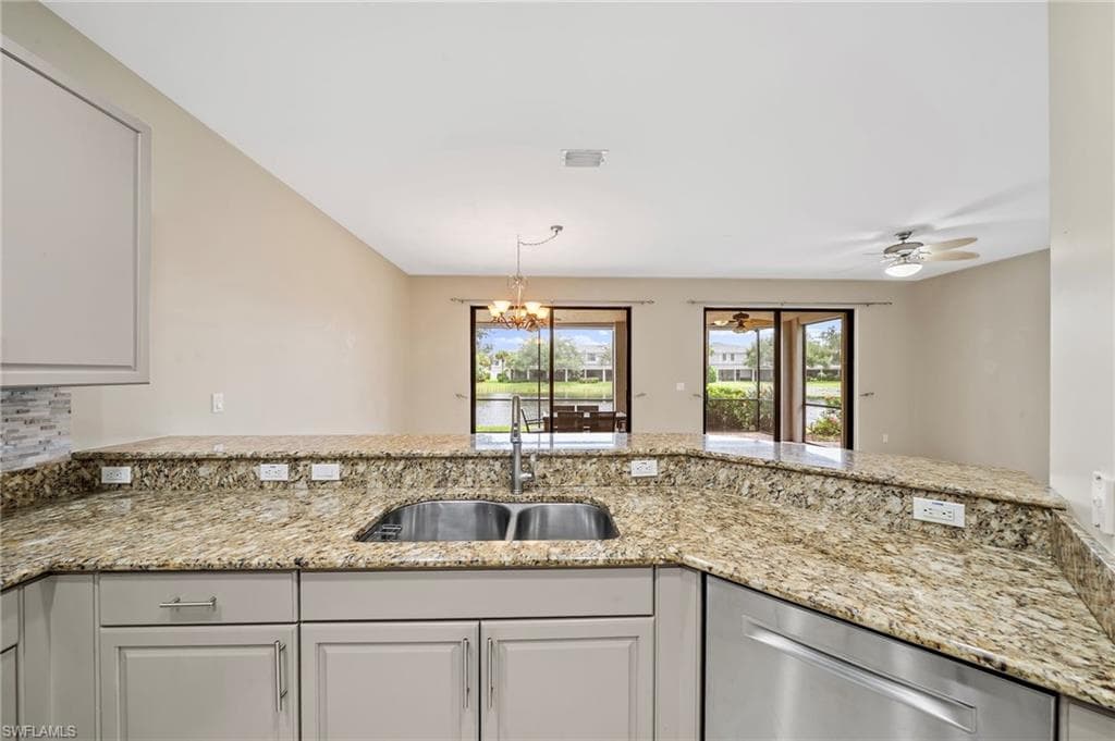 15662 Summit Place Cir 385, Naples, FL 34119-9